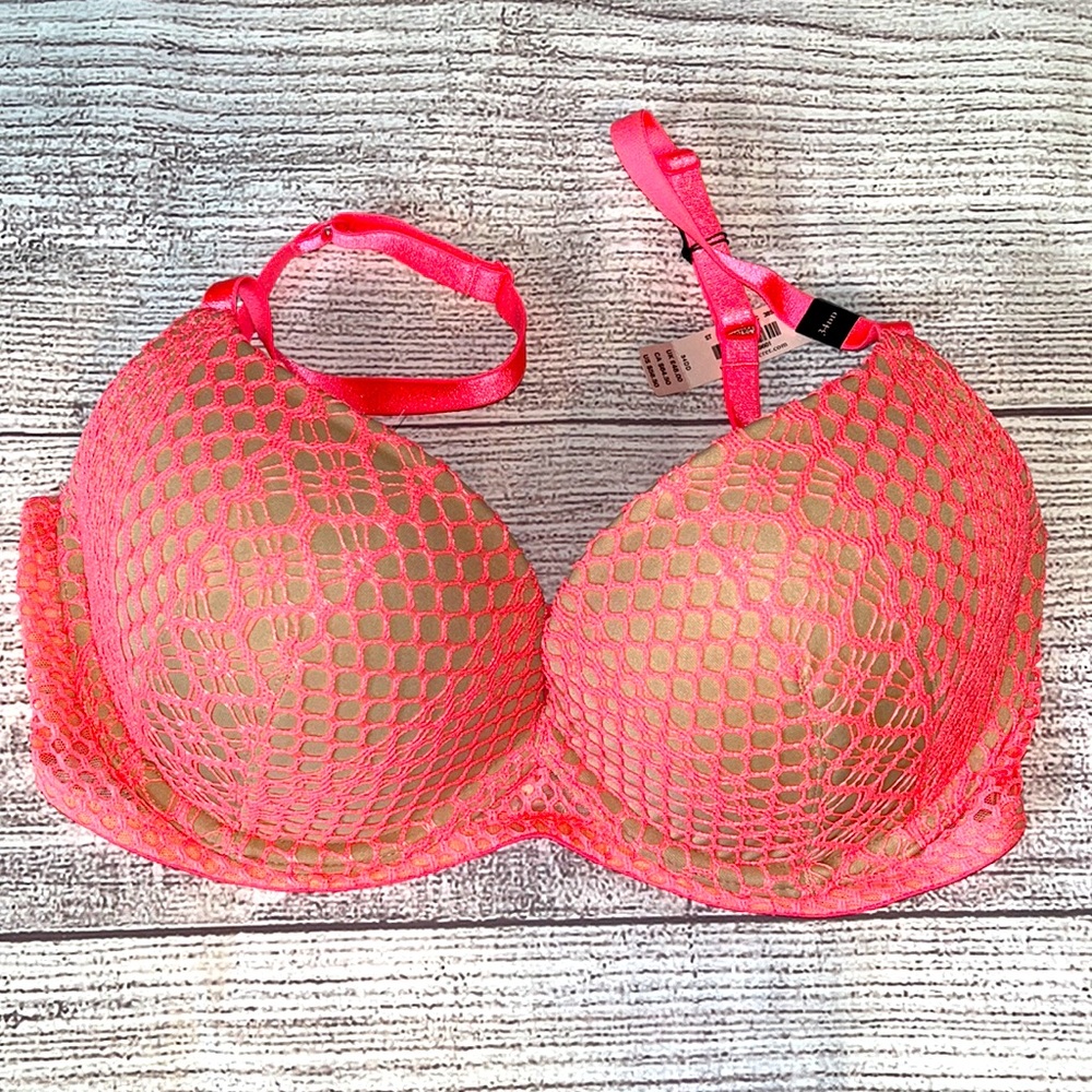NWT - Victoria’s Secret Lightly Lined Plunge - 34DD